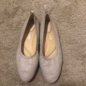 Clarks cushion gray leather flat shoes 6.5